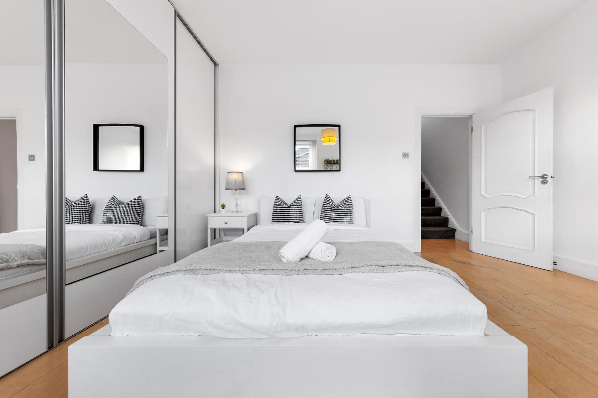 Luxury 4-Bedroom Modern Flat In Central London Steps From Station, Sleeps 9 In Style! Esterno foto
