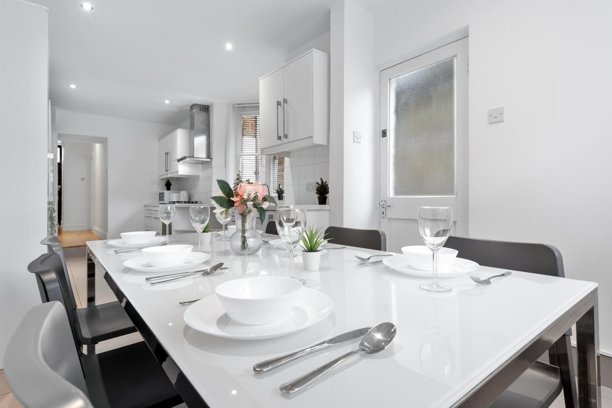 Luxury 4-Bedroom Modern Flat In Central London Steps From Station, Sleeps 9 In Style! Esterno foto